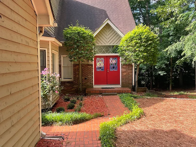 5035 Highland Hills Pkwy — Photo 1