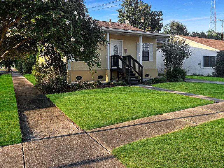 1101 Isbell St — Photo 1