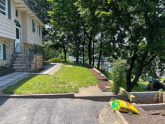 4th image of 524 Baynton Ave