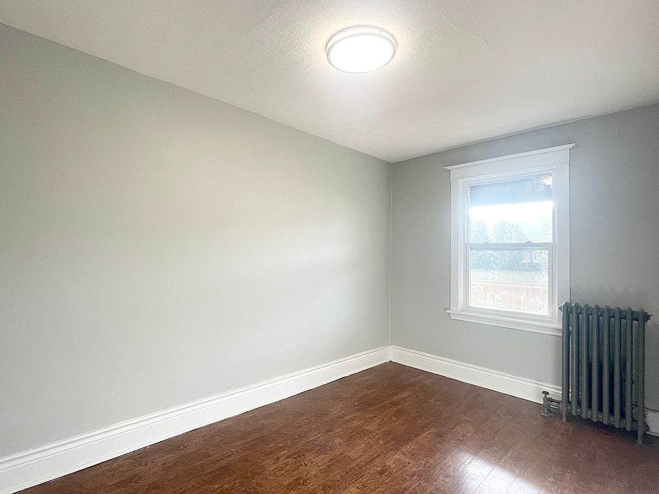 624 Main Street East, Hamilton, Ontario 624 Main St E Hamilton ON