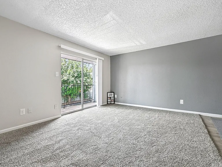 Pine Creek Apartments — Photo 12