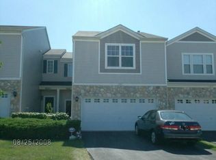 3921 Blackstone Dr, Aurora, IL 60504
