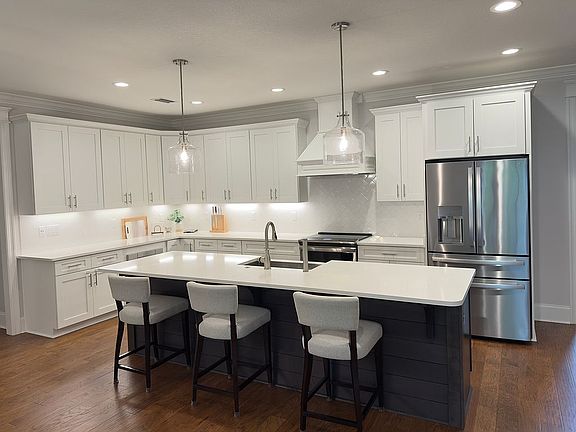 5th image of 8516 Castle Pine Dr