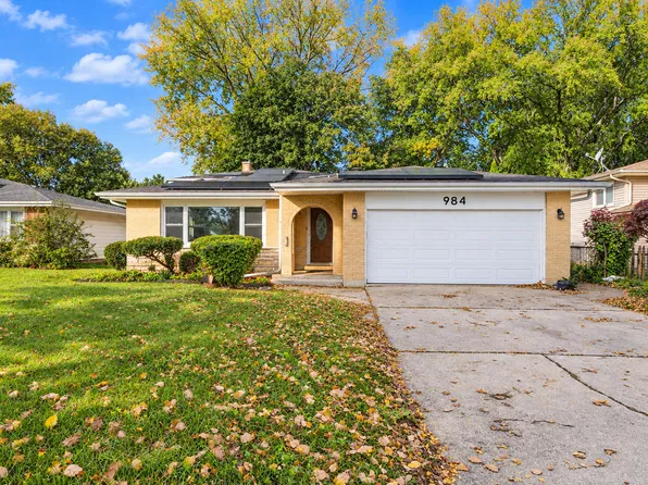984 Cuyahoga Dr, Bartlett, IL 60103