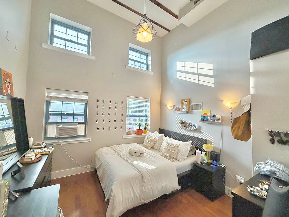 1st image of 302 Stanhope St APT 2R