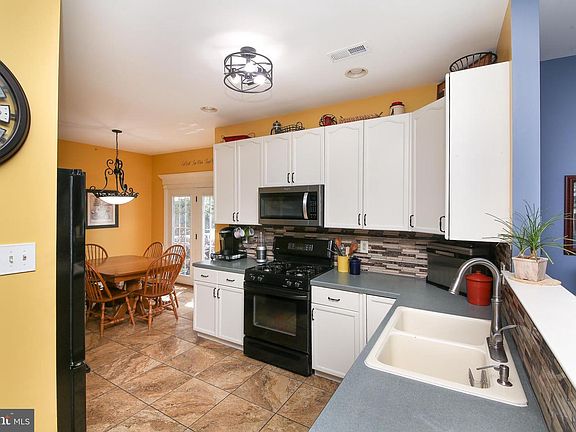 5th image of 22 Nutmeg Ct
