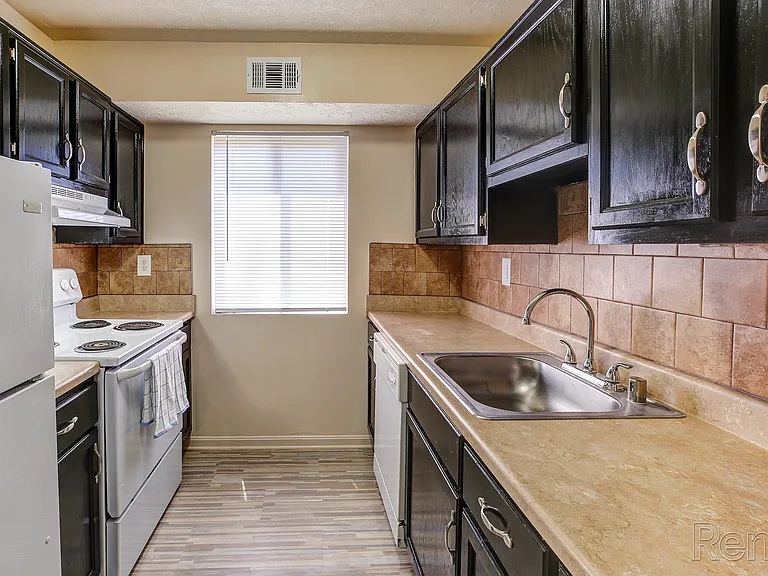 Glenview Apartments — Photo 91
