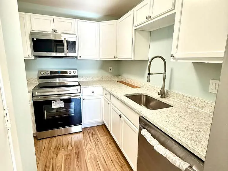 1 Warren Lodge Ct #2D — Photo 13