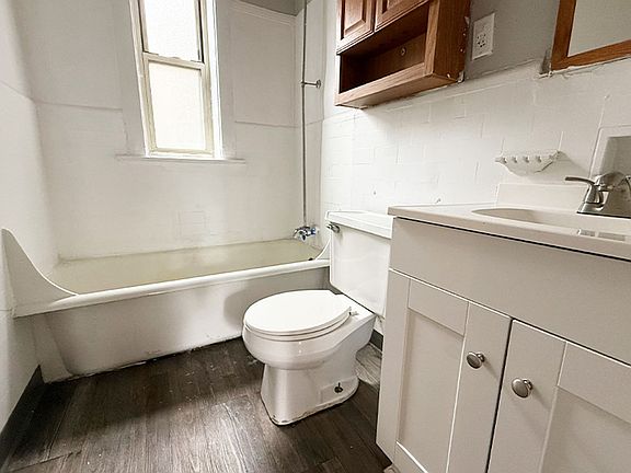 3rd image of 3404 Whitfield Ave APT 10