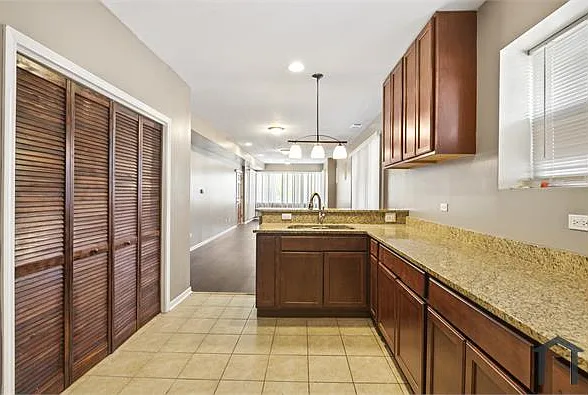323 Memorial Dr #2 — Photo 5