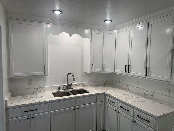 4th image of 3107 Martha St