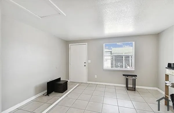 2 bed, 702 sqft, $1,900 — Photo 4