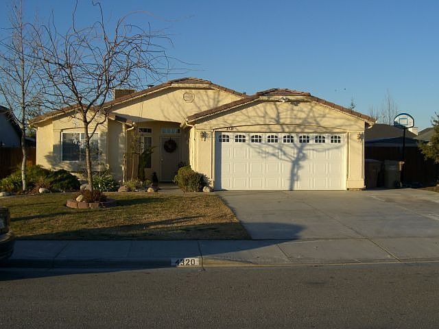 4 Bedroom Home SW Bakersfield, CA