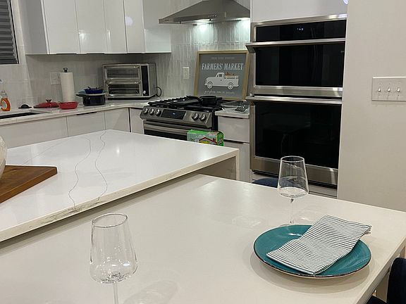 3rd image of 3473 Harding Ave