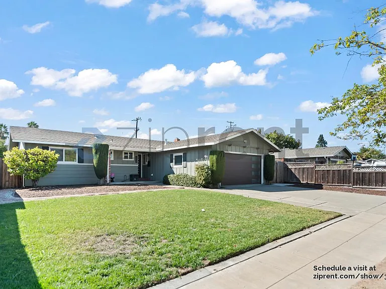 1796 Wyrick Ave — Photo 2
