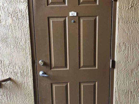 3rd image of 613 Villa Cir