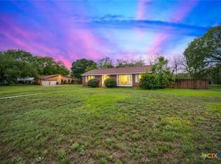 908 S Laurel Ave, Luling, TX 78648
