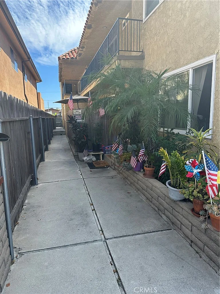 2 bed, 1000 sqft, $2,495 — Photo 2