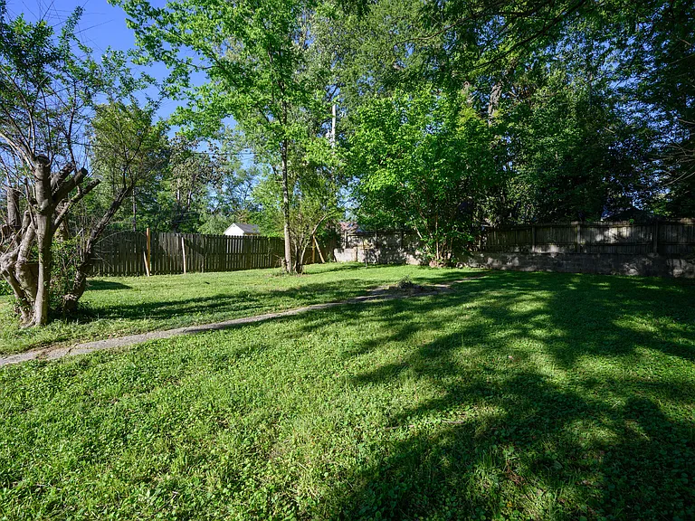 230 W Edwin Cir — Photo 14