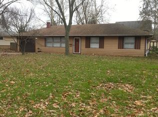 426 Countryside Dr, Wheaton, IL 60187