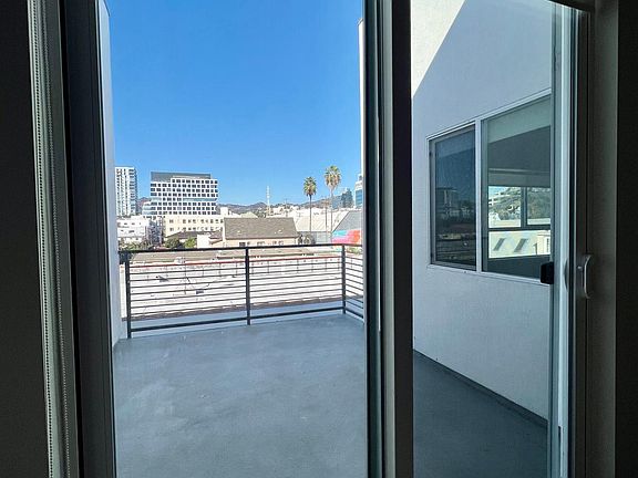 5th image of 1307 N Bronson Ave #302