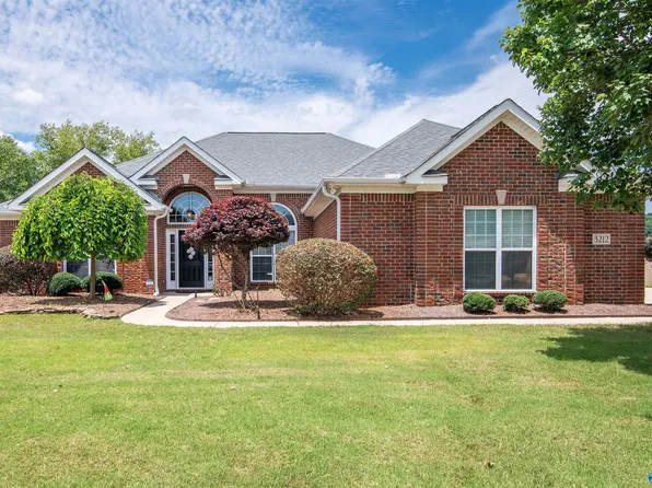 3212 Sandstone St SE, Owens Cross Roads, AL 35763