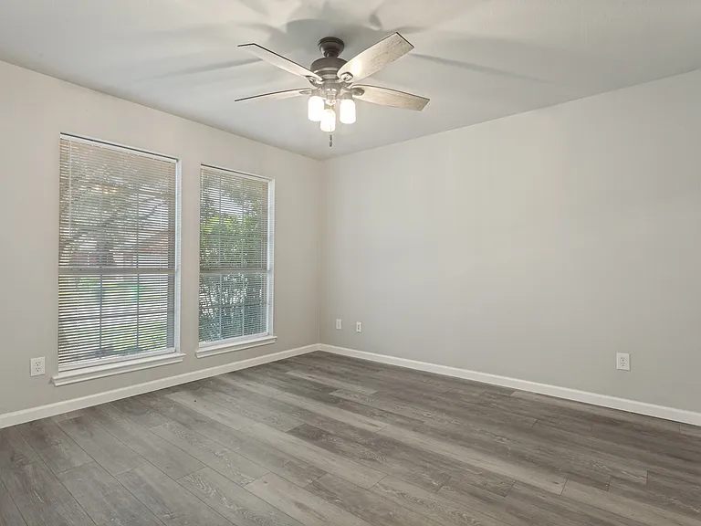 1817 Heron Dr — Photo 26