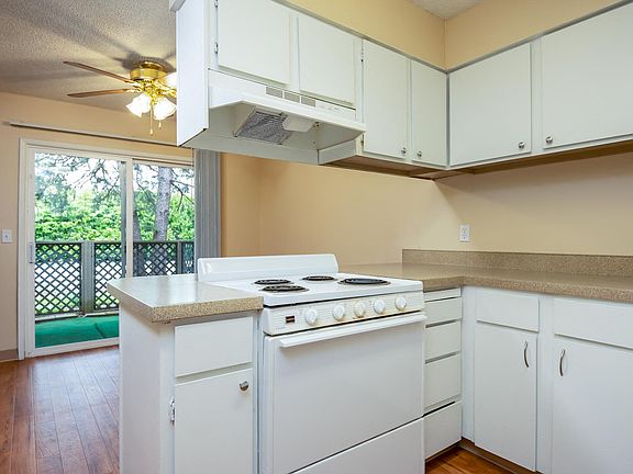 Woodiside Vista ; Kitchen and Dining Room