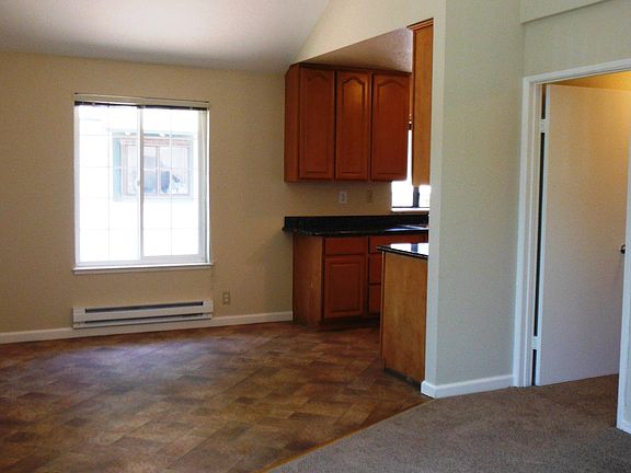 5th image of 275 N 8th St APT 2
