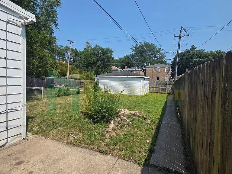 8509 S Yates Blvd — Photo 14