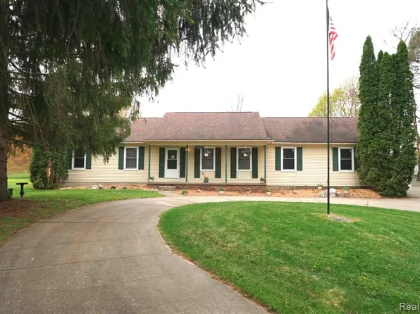 9416 S State Rd, Goodrich, MI 48438