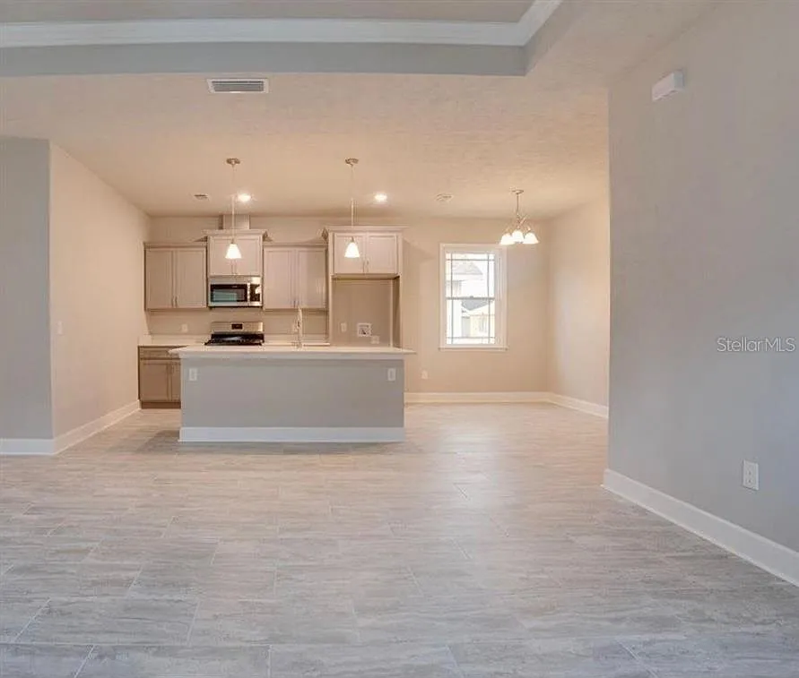 3 bed, 2.0 bath, 1324 sqft, $2,350 — Photo 3