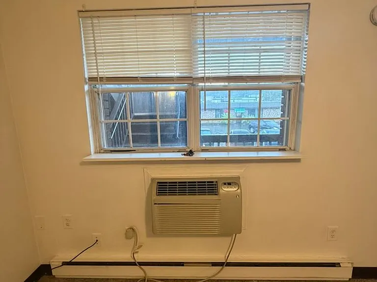 Myron Court Apartments — Photo 8