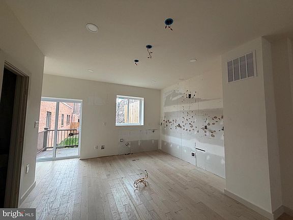 4th image of 3323 Sherman Ave NW