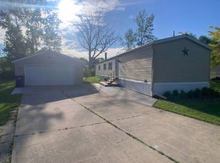 N5952 Derby Ln, Cecil, WI 54111