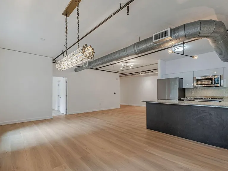 645 W 9th St #213 — Photo 12