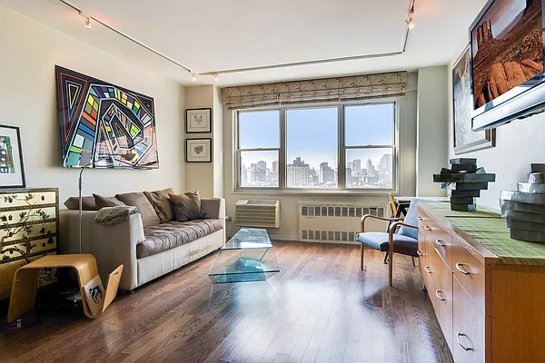 Rented by R New York | media 18