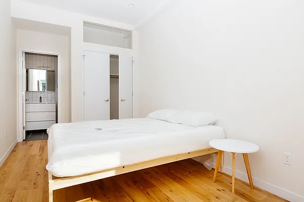 Rented by Nooklyn NYC LLC | media 8