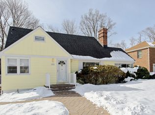 363 Darby Ln, Mountainside, NJ 07092
