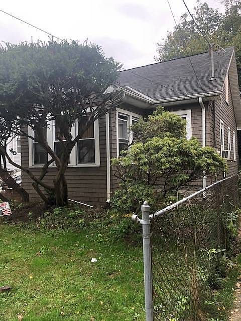 1st image of 130 Kingsley Ave