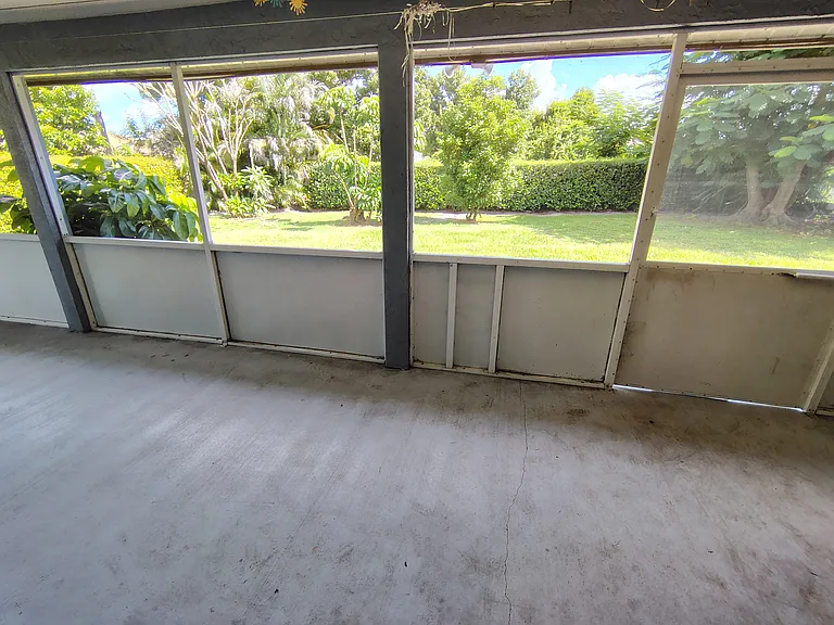 1817 SW Citadel Ave — Photo 5