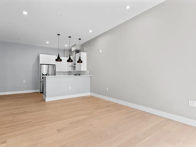 60 Cross St E #105 — Photo 14