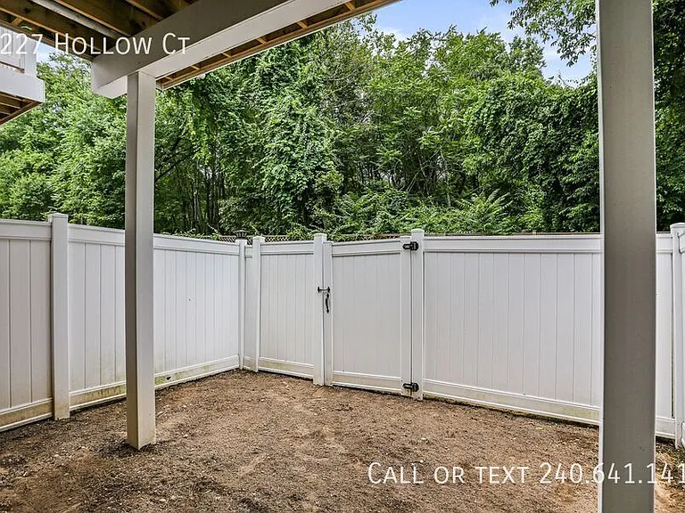 8227 Hollow Ct — Photo 32