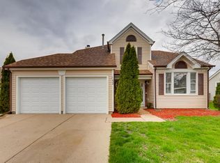 52 Garfield Ln, Streamwood, IL