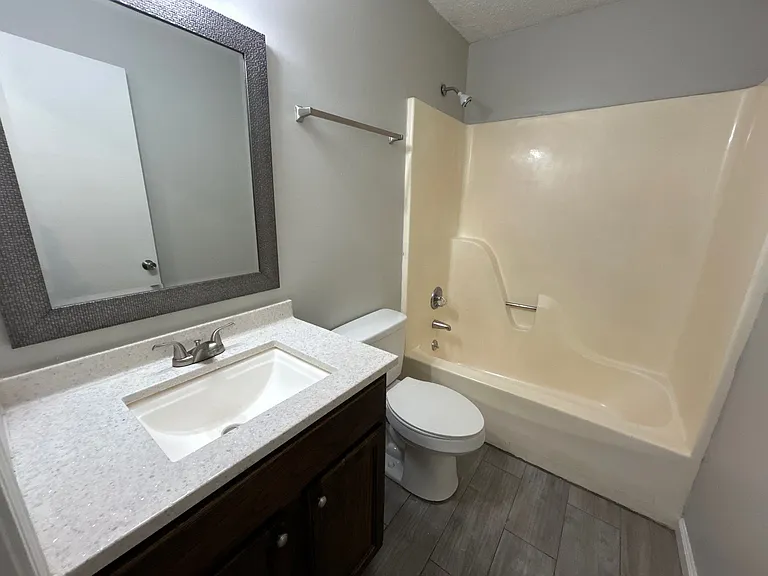 121 Hillshire Cv #R — Photo 6