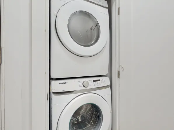 3912 Lyme Avenue image 10 of 23