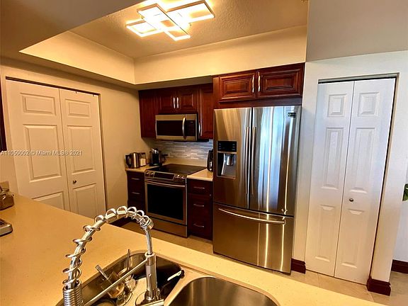 5th image of 19501 W Country Club Dr APT 1610