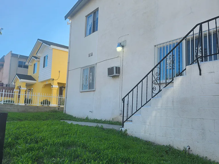 1147 S Serrano Ave #4 — Photo 11