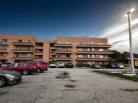 17530 NW 68th Ave, Hialeah, FL