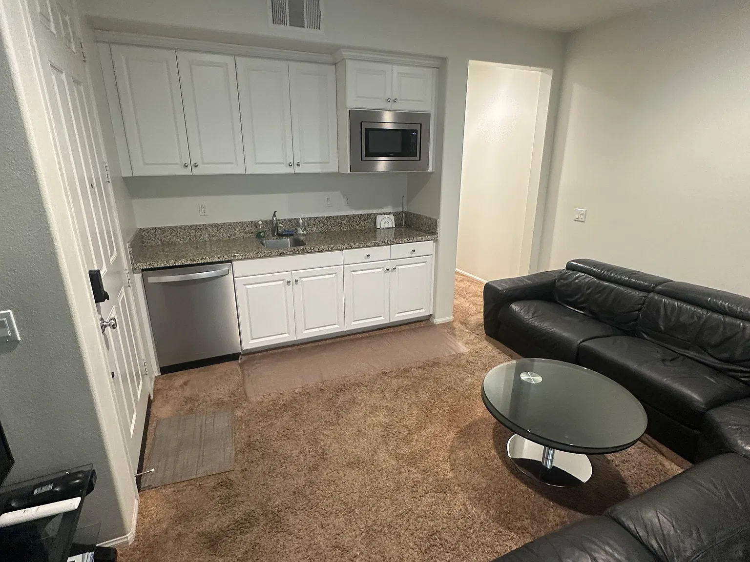 1 bed, 2694 sqft, $1,650 — Photo 2